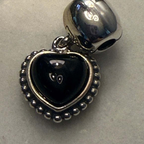 Authentic Pandora Black Onyx Silver Heart Retired Bracelet Clip Charm - Picture 1 of 5